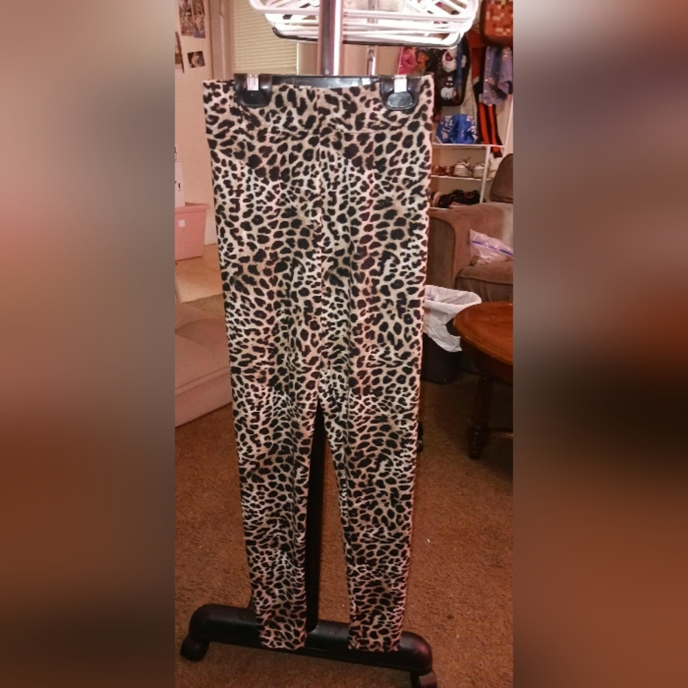 Just Be Leopard Soft Pastel Girls Leggings Small. A-30